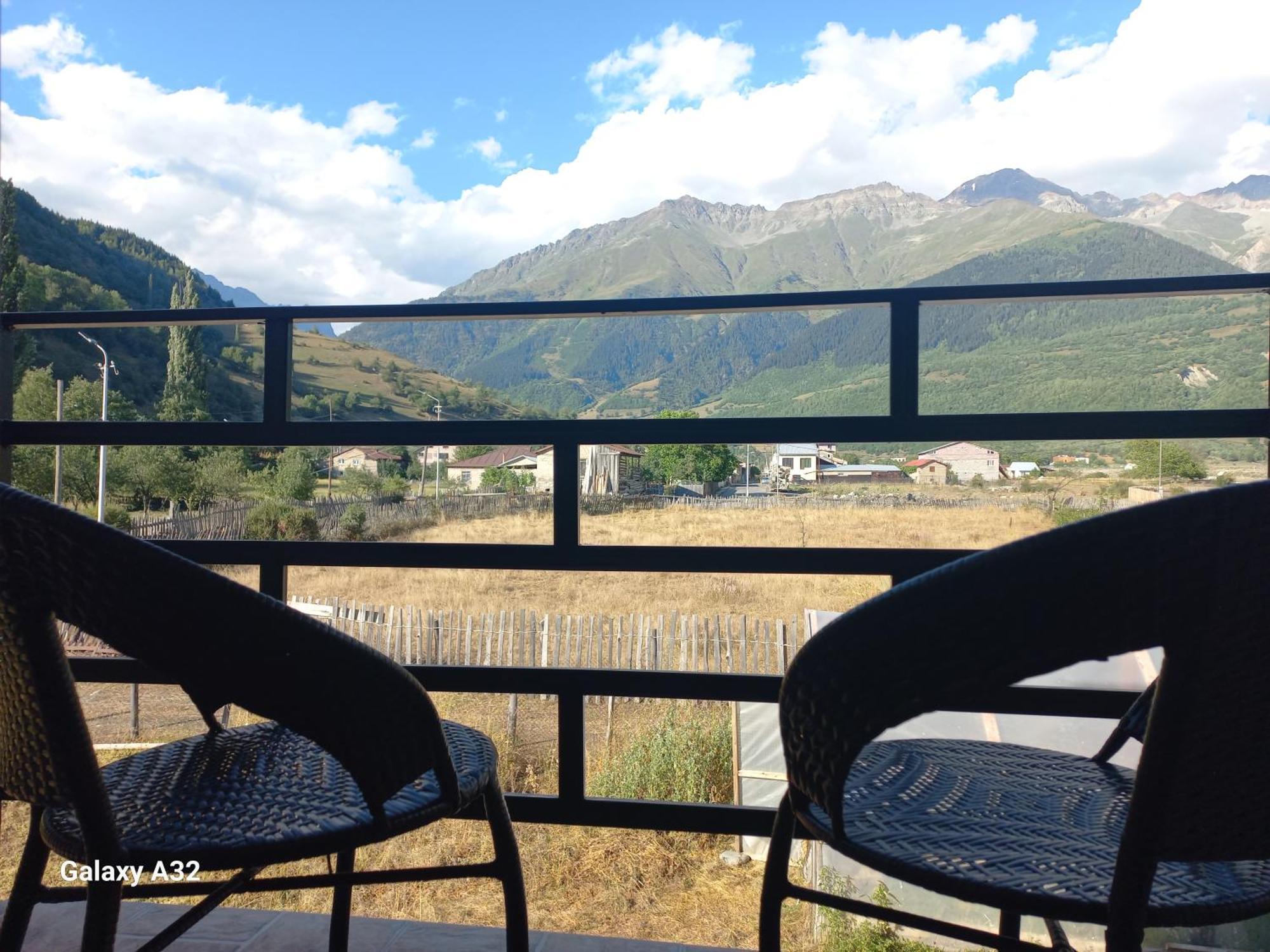 Ninama Hotel Mestia Buitenkant foto
