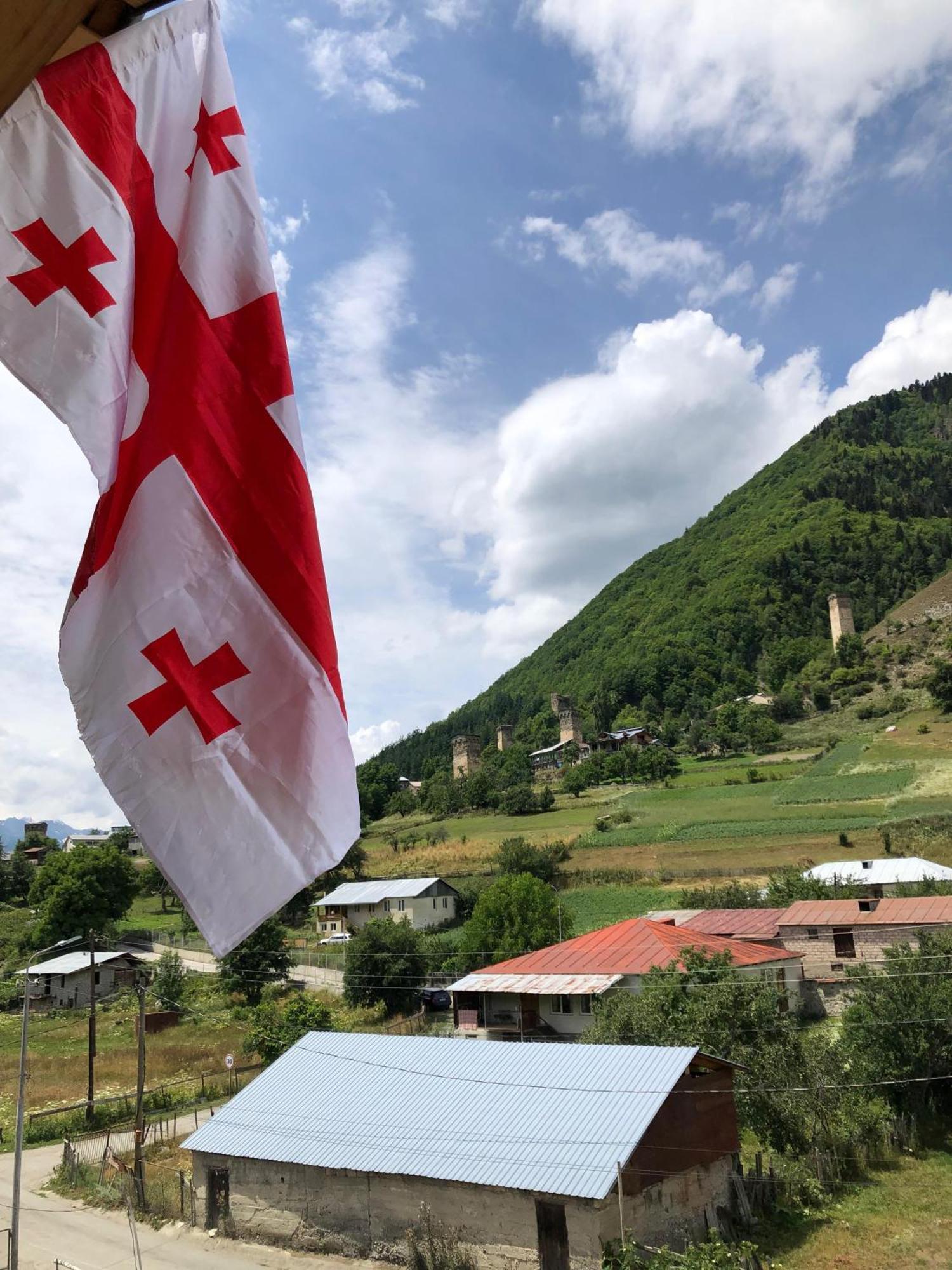 Ninama Hotel Mestia Buitenkant foto