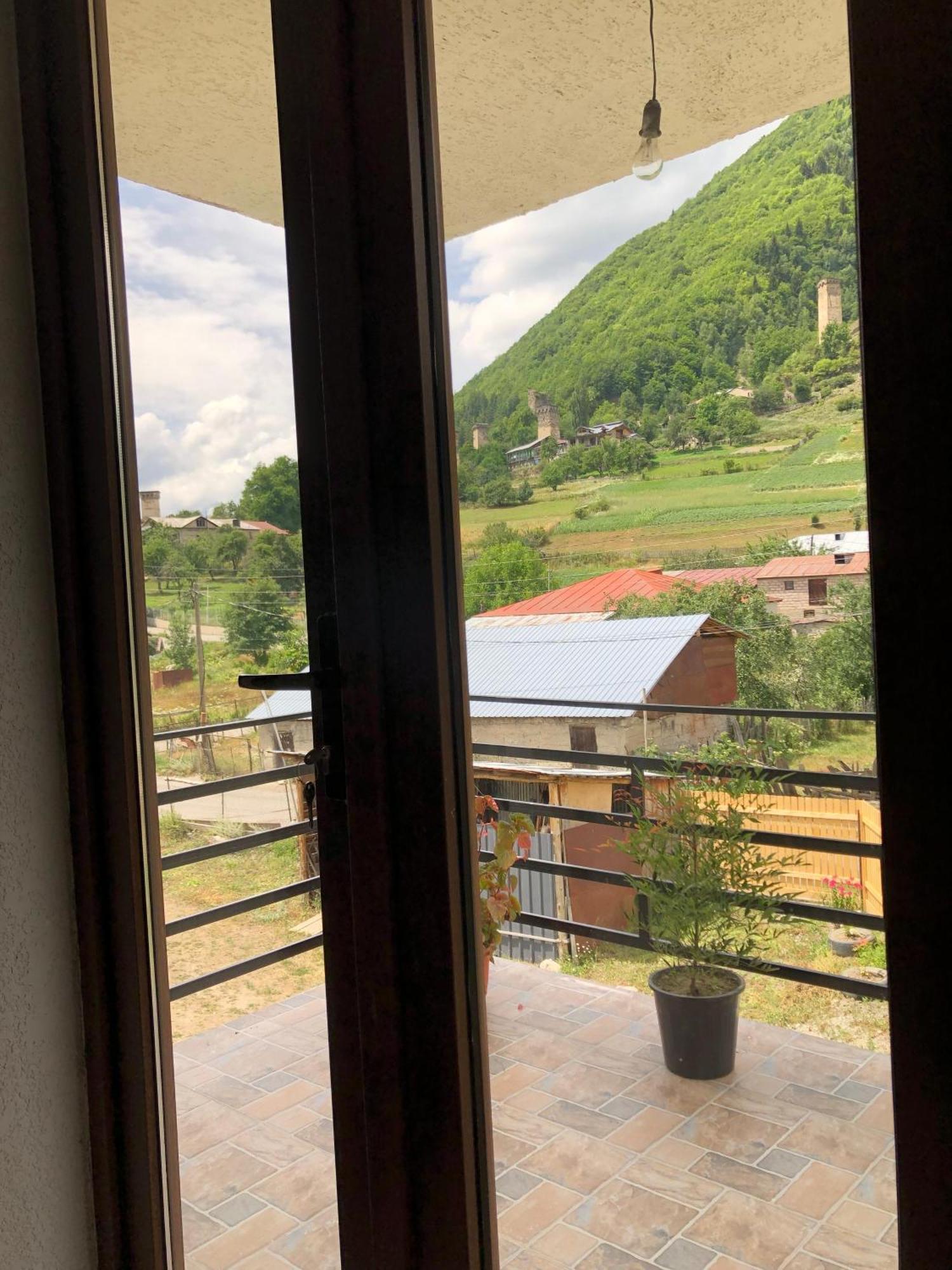 Ninama Hotel Mestia Buitenkant foto