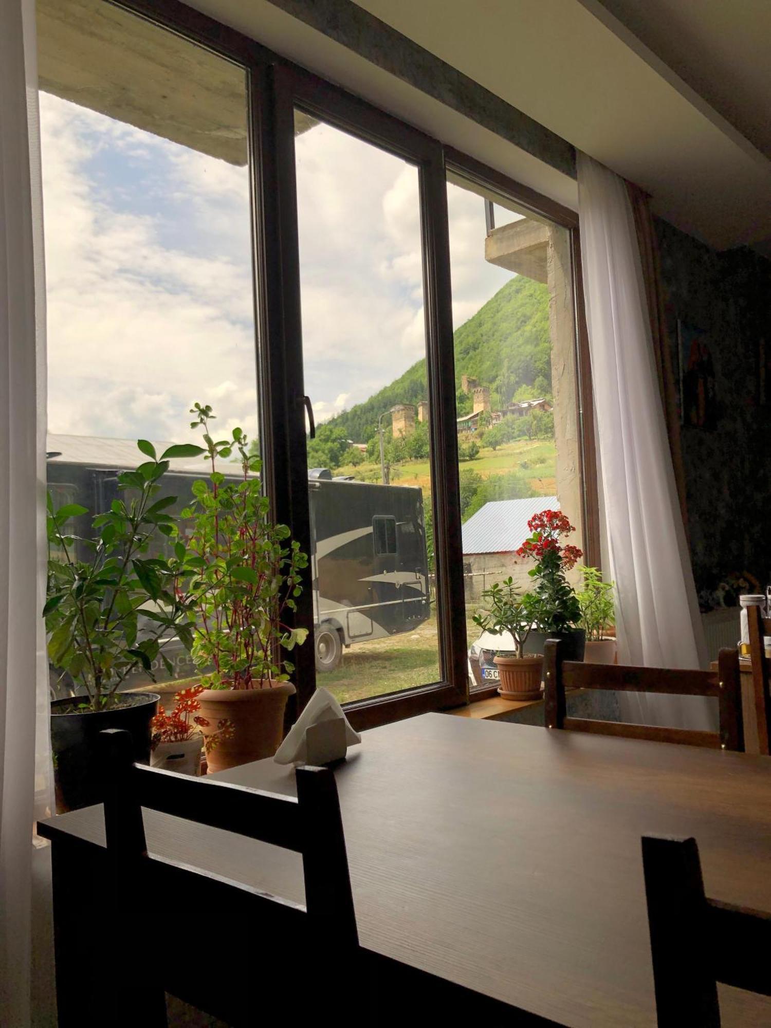 Ninama Hotel Mestia Buitenkant foto