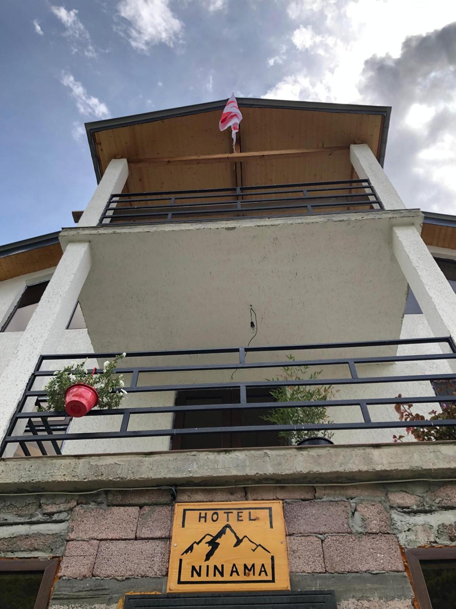Ninama Hotel Mestia Buitenkant foto