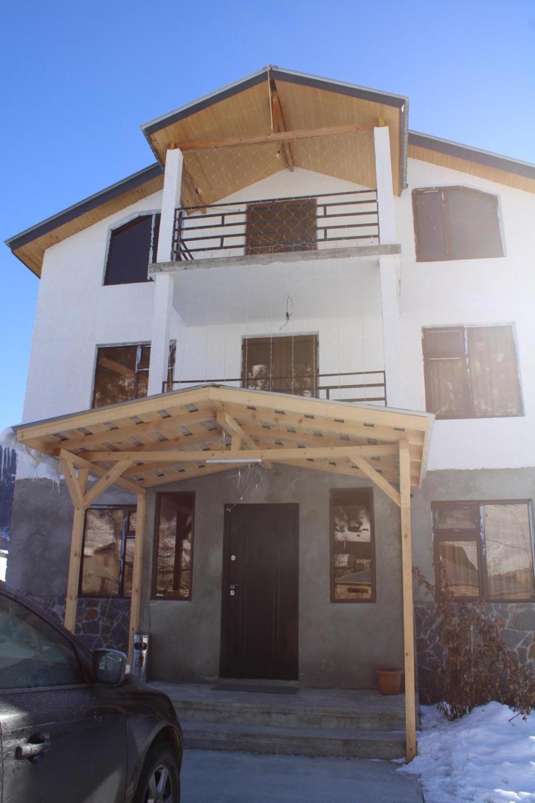 Ninama Hotel Mestia Buitenkant foto